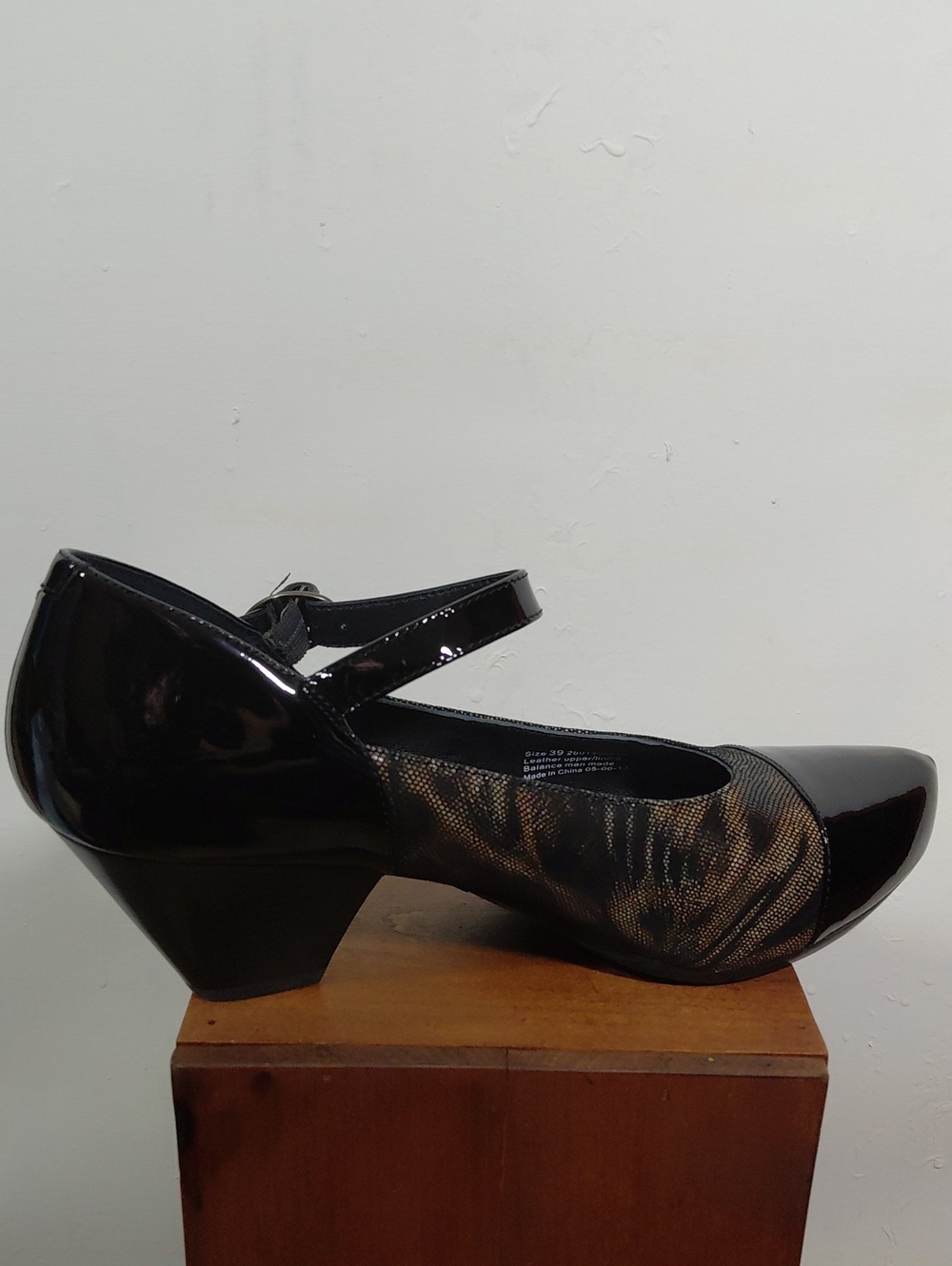 Dansko Black Patent Leather and Metallic Bronze Mary Jane Pump Size 39/8